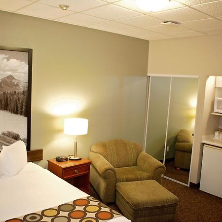 Super 8 By Wyndham Cochrane Hotell Eksteriør bilde