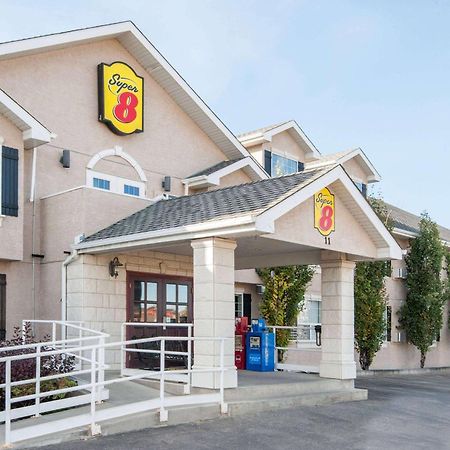 Super 8 By Wyndham Cochrane Hotell Eksteriør bilde