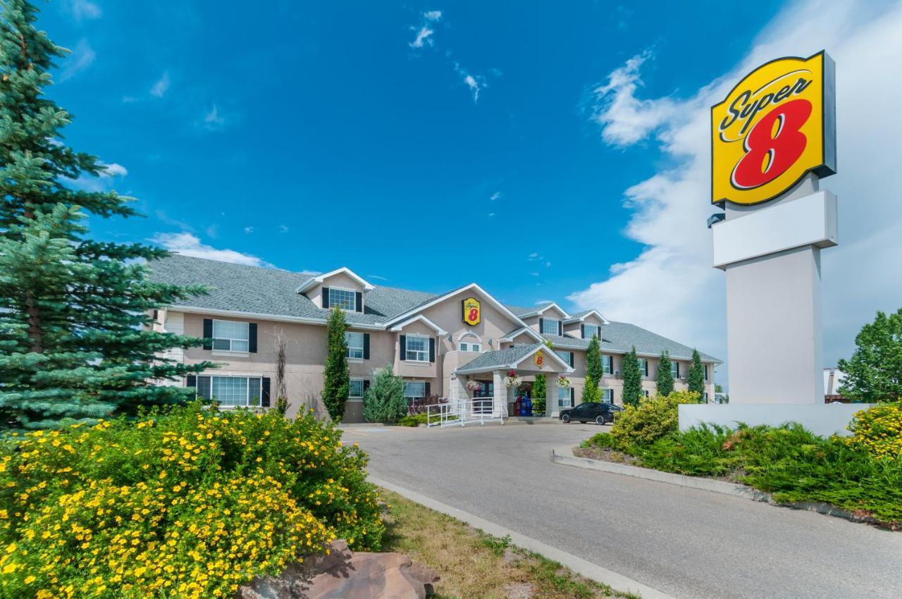 Super 8 By Wyndham Cochrane Hotell Eksteriør bilde