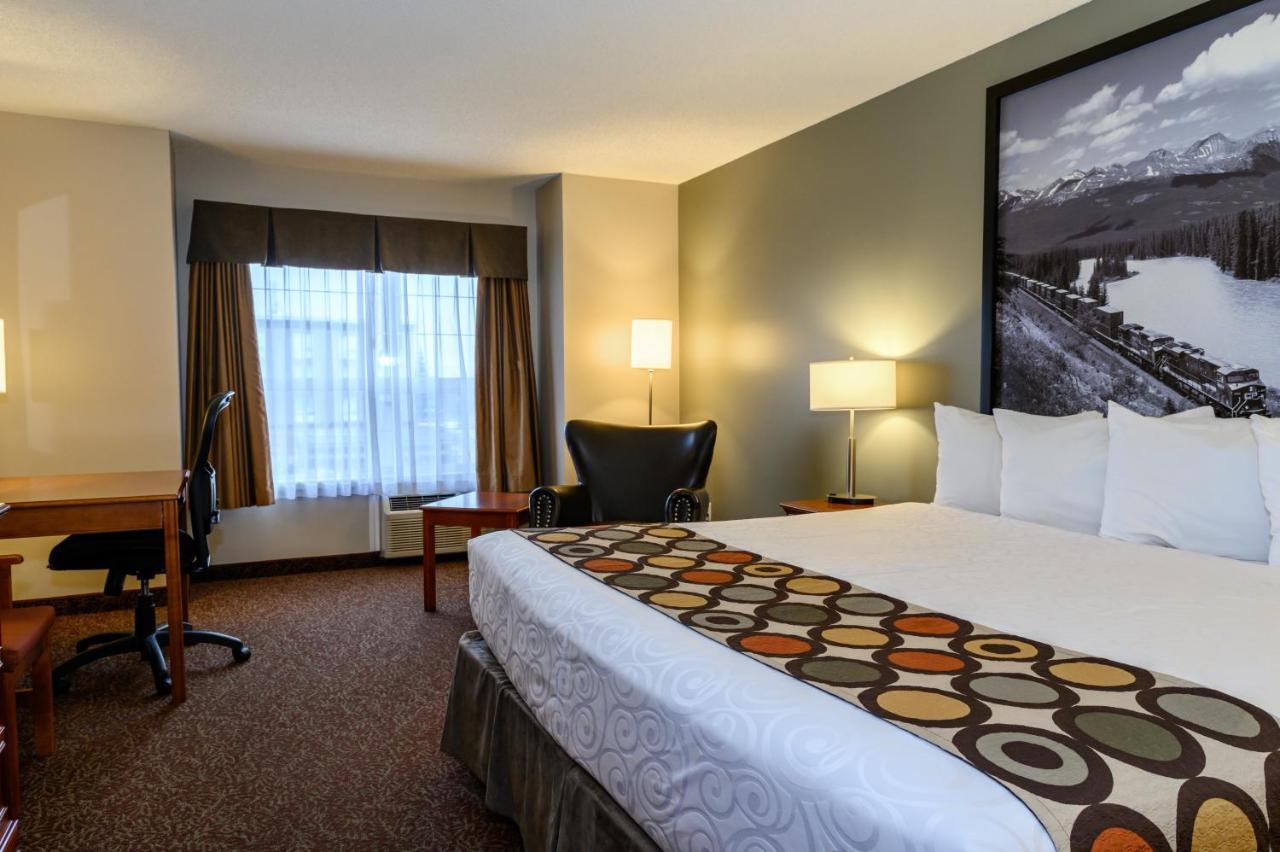 Super 8 By Wyndham Cochrane Hotell Eksteriør bilde