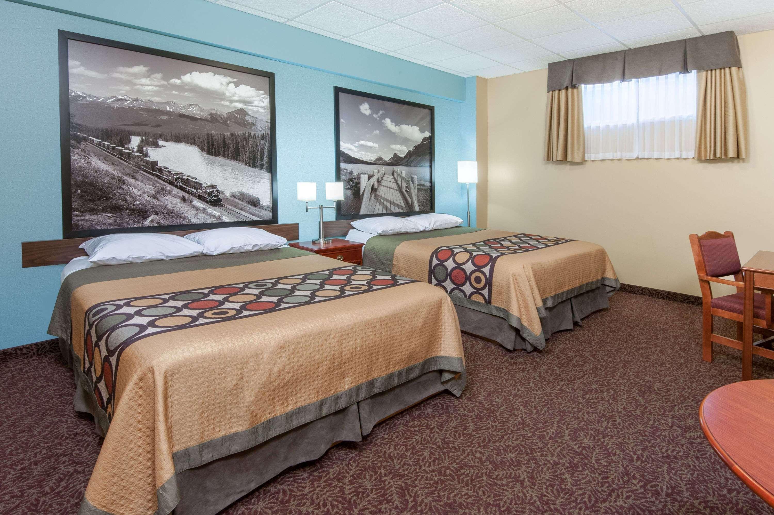 Super 8 By Wyndham Cochrane Hotell Eksteriør bilde