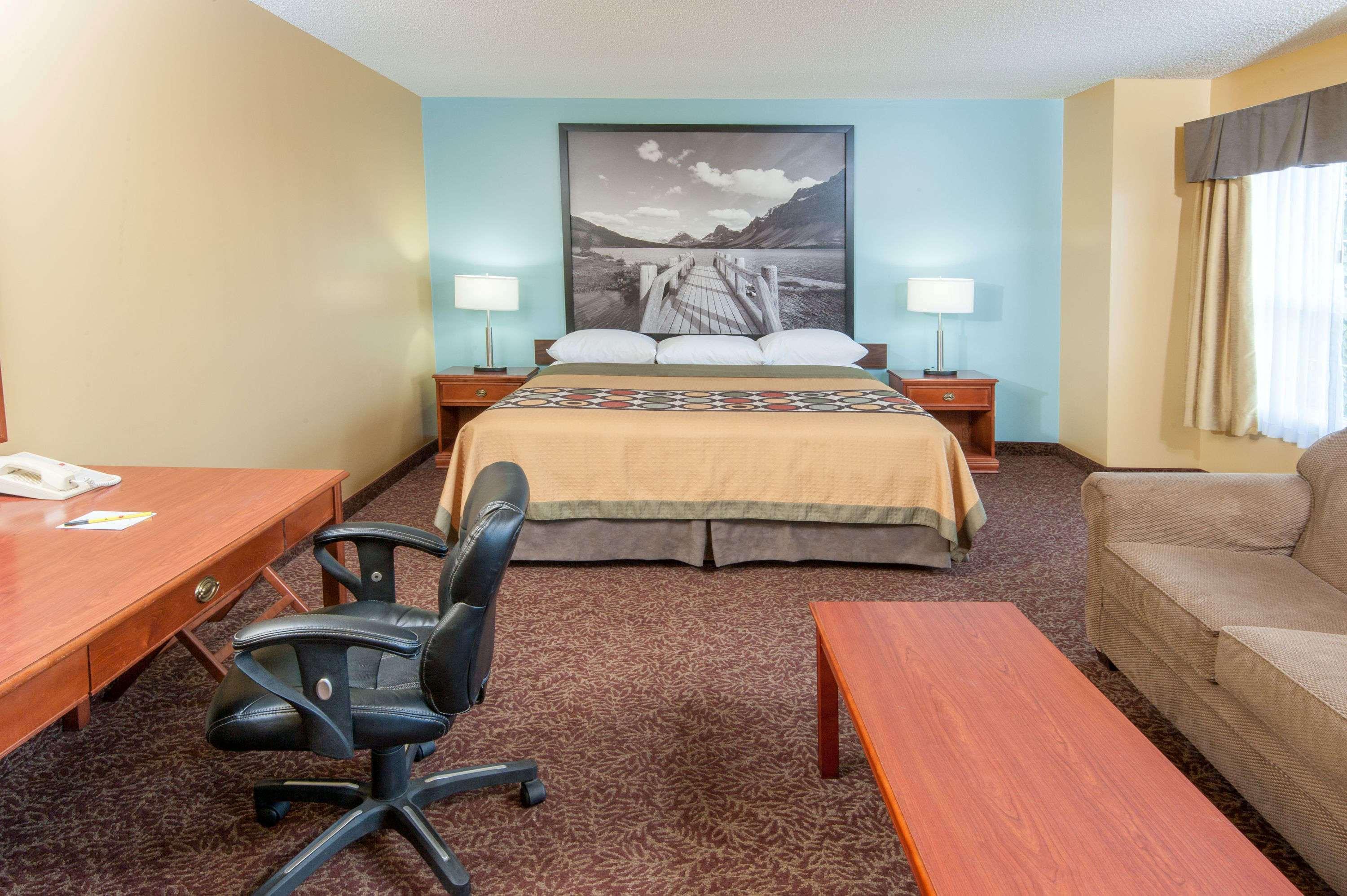Super 8 By Wyndham Cochrane Hotell Eksteriør bilde