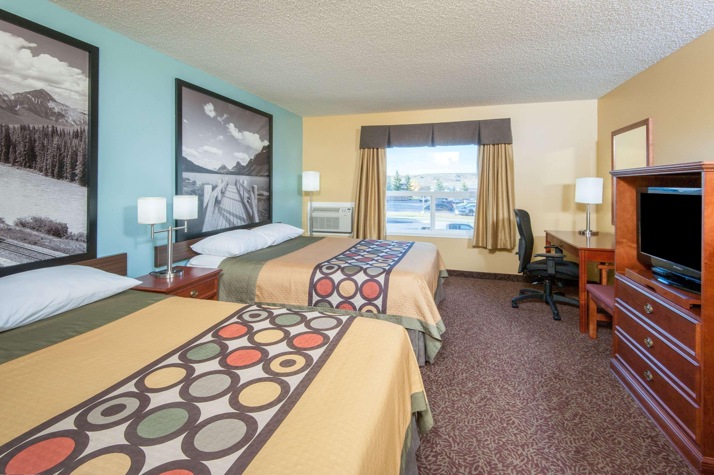 Super 8 By Wyndham Cochrane Hotell Eksteriør bilde