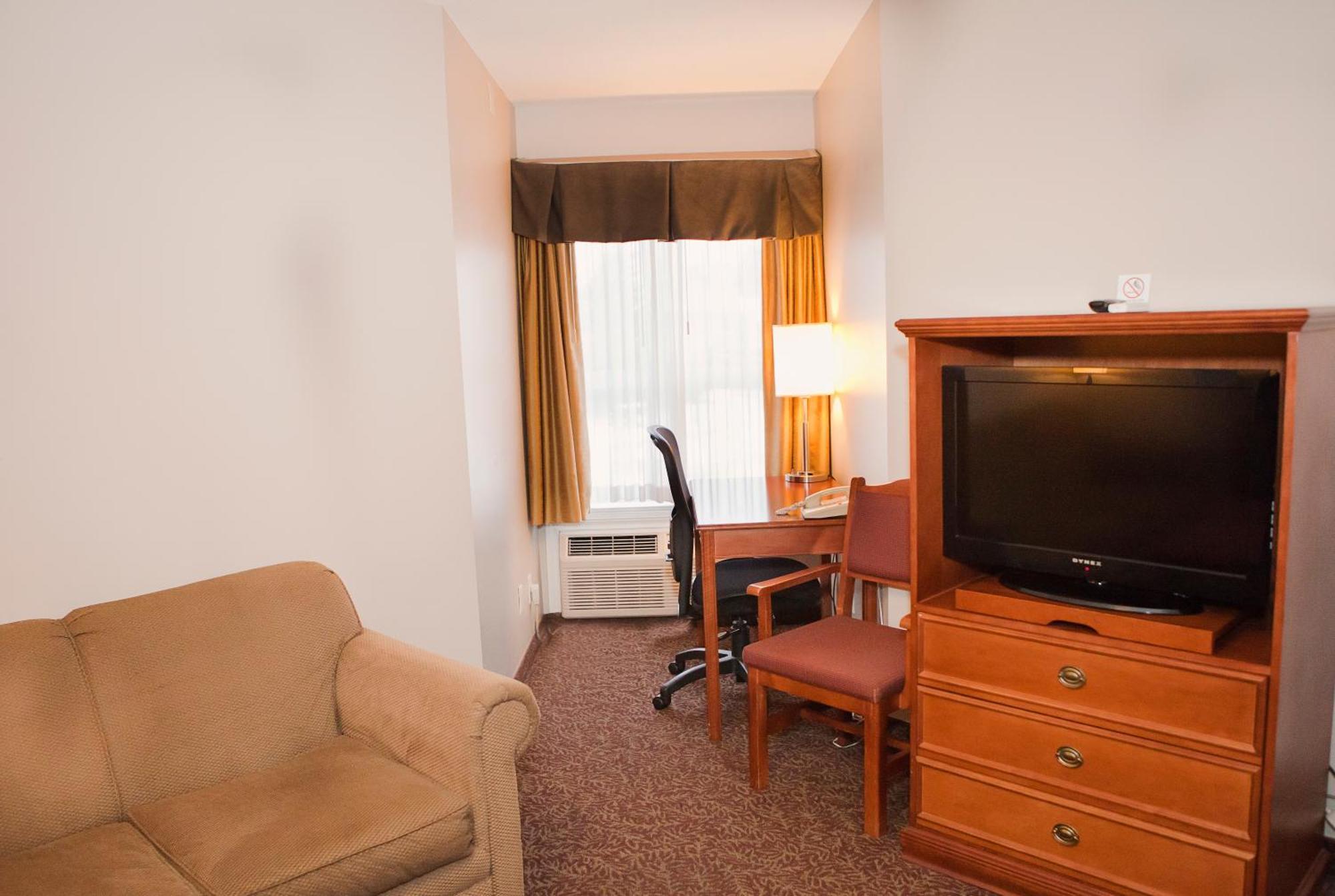 Super 8 By Wyndham Cochrane Hotell Eksteriør bilde