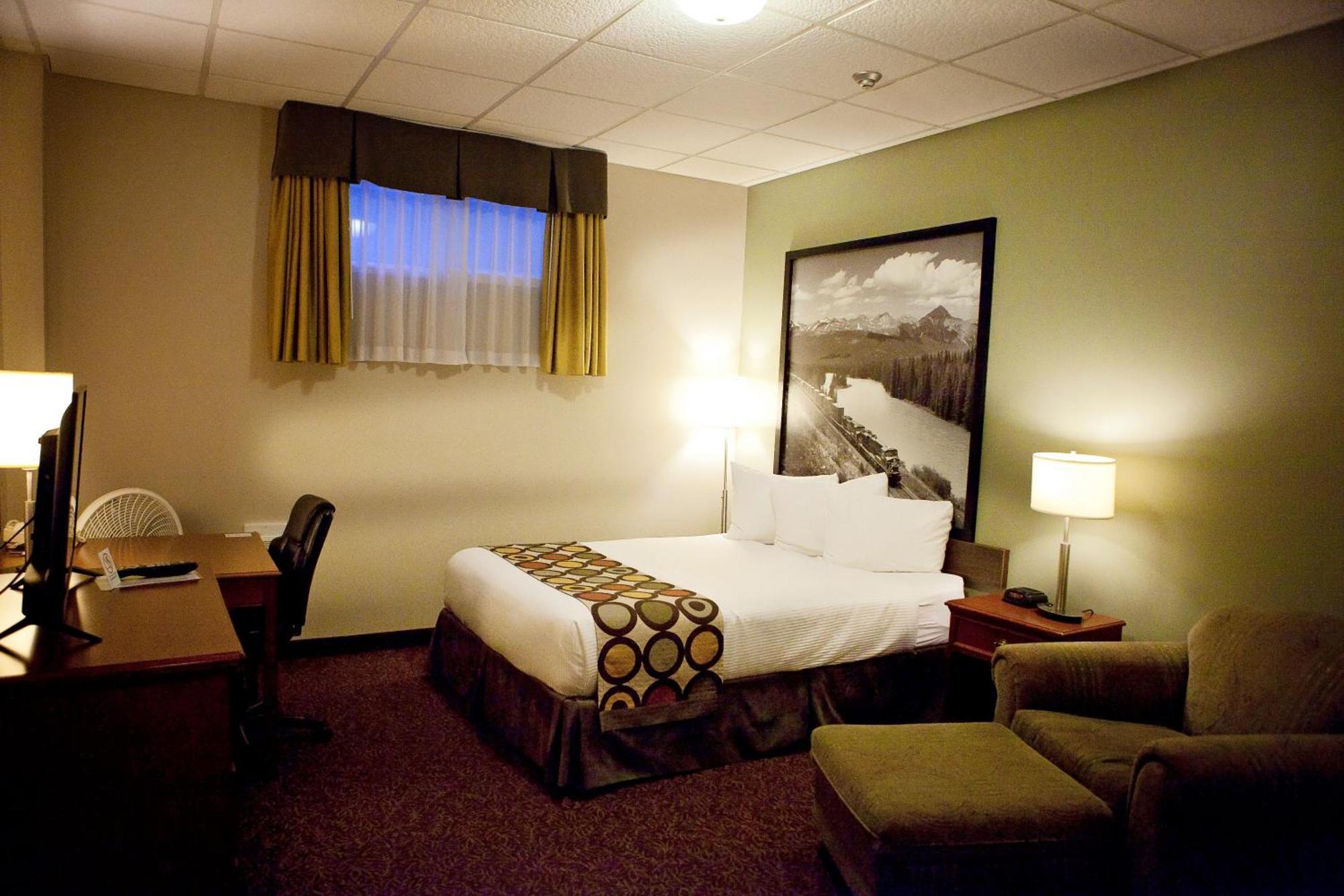 Super 8 By Wyndham Cochrane Hotell Eksteriør bilde