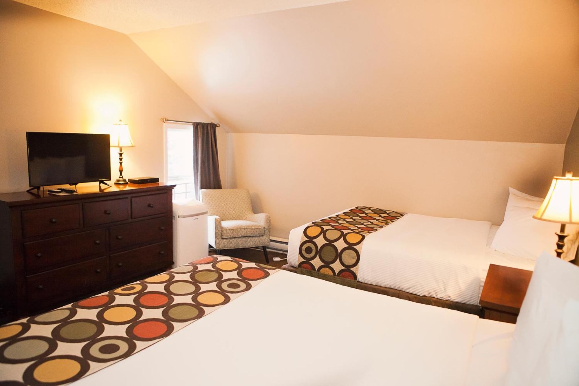 Super 8 By Wyndham Cochrane Hotell Eksteriør bilde