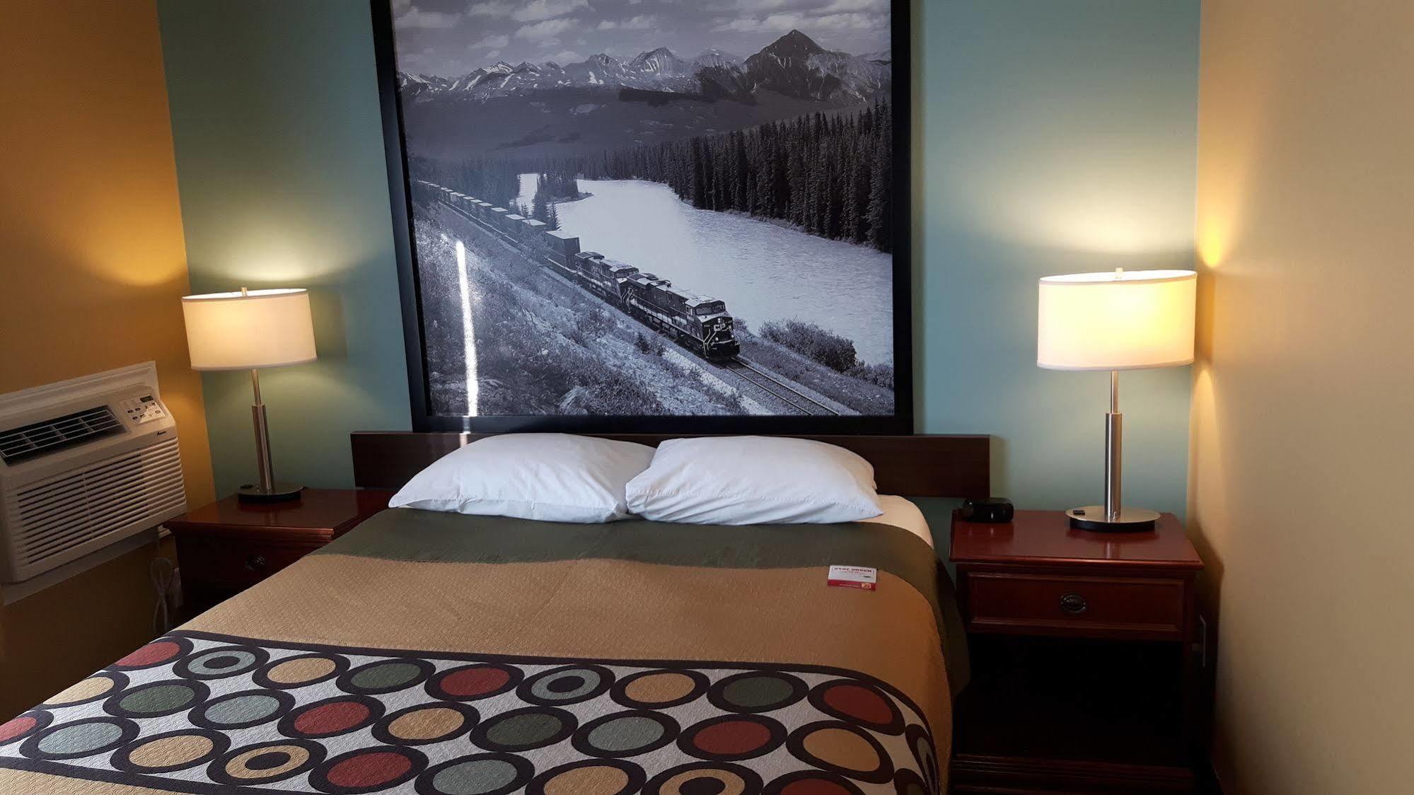 Super 8 By Wyndham Cochrane Hotell Eksteriør bilde